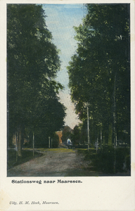 6672 Gezicht in de Stationsweg te Maarssen uit het zuidwesten.